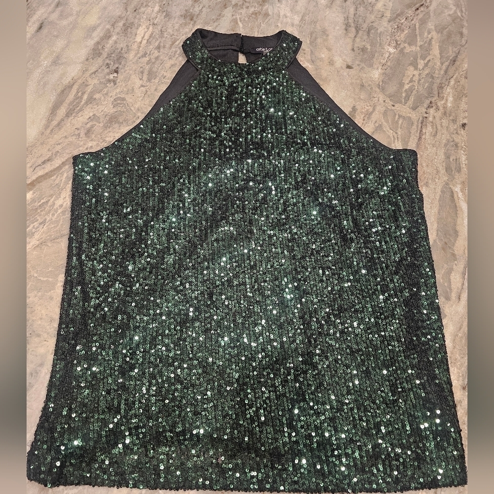 NWT! Cable & Gage Top Sequin Halter Top Forest Green Size Medium Evening Party M